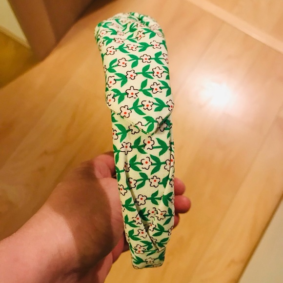 NWOT Cookie and the Dude White with green & red floral knot headband - Picture 6 of 10